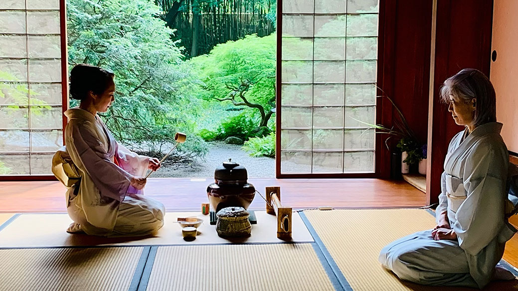 tea-ceremony-at-the-john-p-humes-japanese-stroll-garden-north-shore